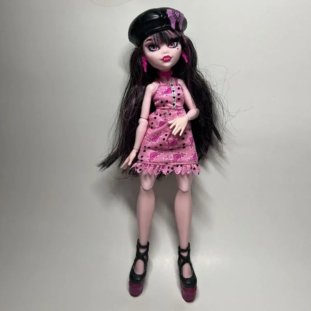 Monster High G3 Draculaura Fearbook Target Exclusive Doll w/ Beret Hat Shoes